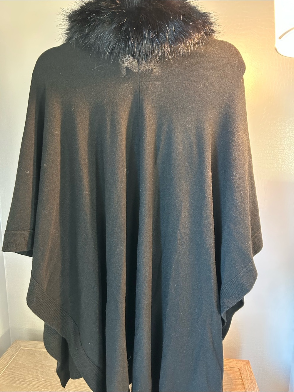 NEVER WORN! Lauren Ralph Lauren Faux Fur Collar Knit Ruana Wrap - Picture 4 of 8